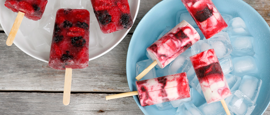 Raspberry-and-blackberry-yoghurt-swirl-popsicles