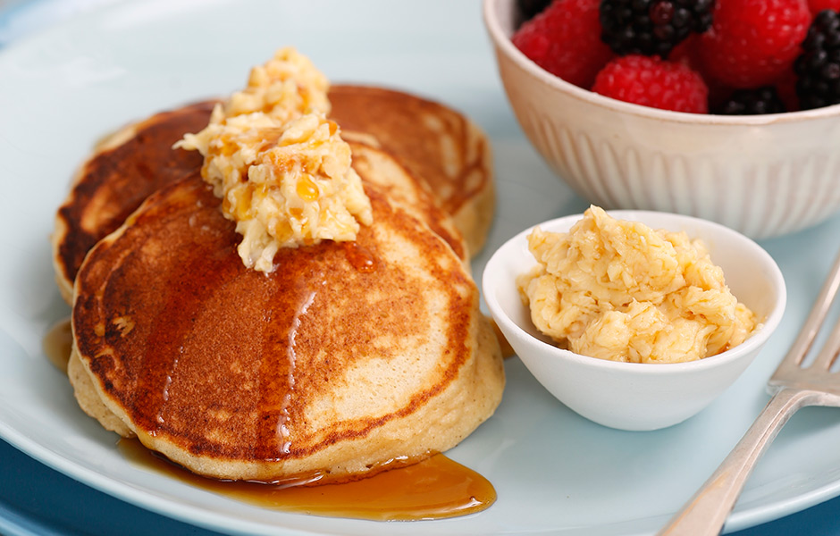 Ricotta-hotcakes-with-raspberries-blackberries-and-honeycomb-butter